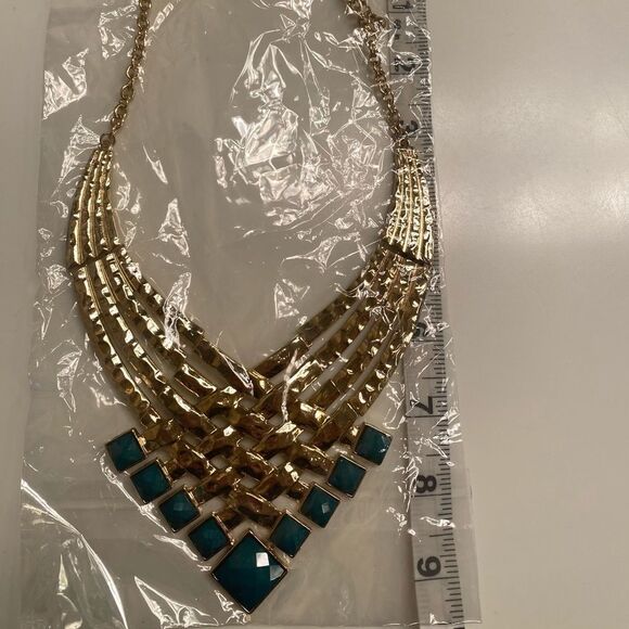 4/$20 Green & Gold Statement Necklace & Earring Set - Picture 3 of 11